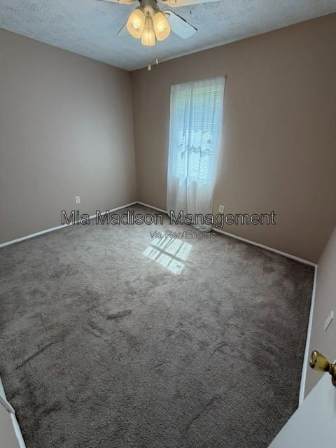 Building Photo - 9406 Dunwoody Dr