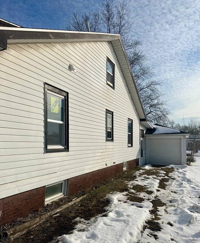 Building Photo - Charming Completely Remodeled Home!