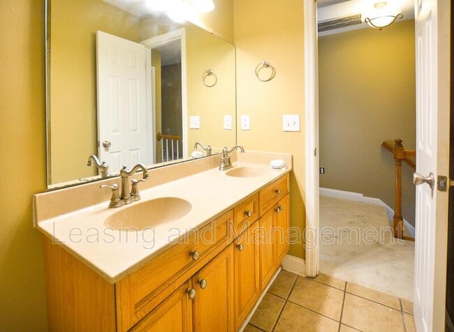 Building Photo - 33 Brockman Dr