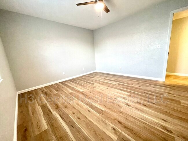 Building Photo - 130 Brookview Dr