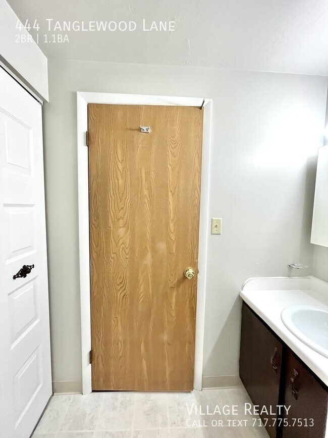 Building Photo - 444 Tanglewood Ln