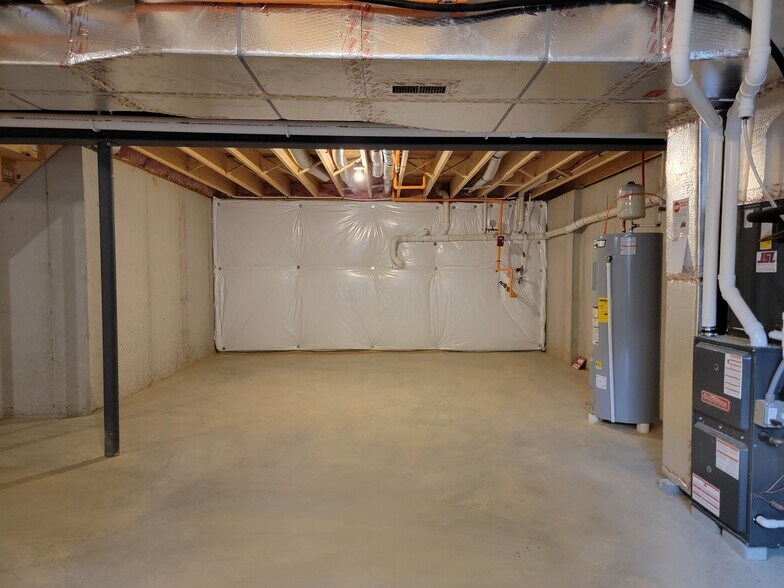 Building Photo - 144 Robert Cir