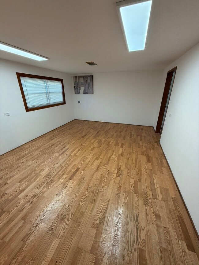 Building Photo - 8901 Octavia Ave