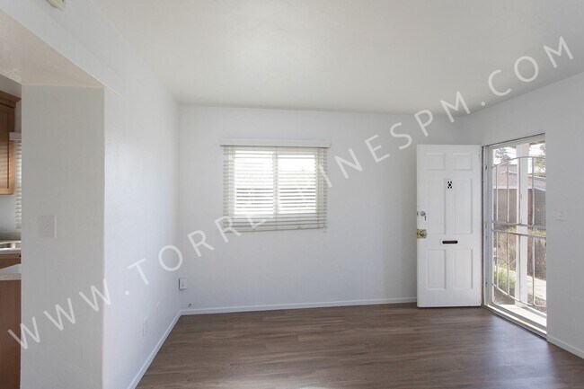 Building Photo - 1 BR Cottage in OB w/ Garage ~ W/D Combo i...