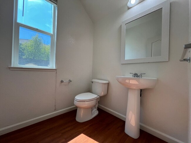 Building Photo - Spacious Folsom Parkway Home Near Park wit...