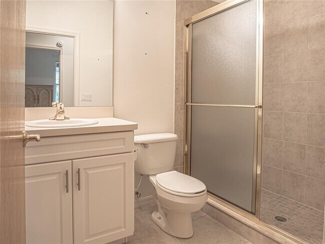 Building Photo - 920 E Lake Dr