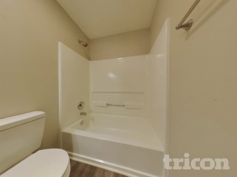 Building Photo - 2322 Edgewater Cir