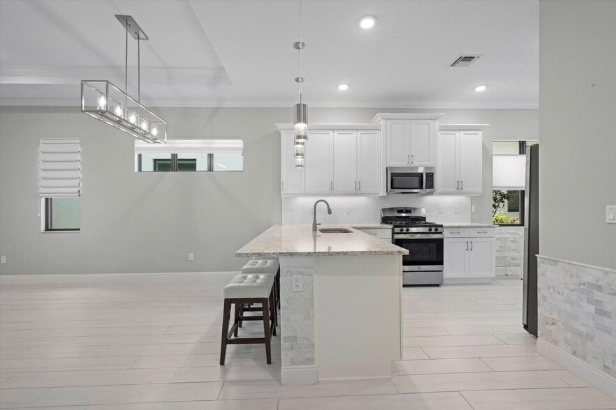 Building Photo - 16124 Key Biscayne Ln