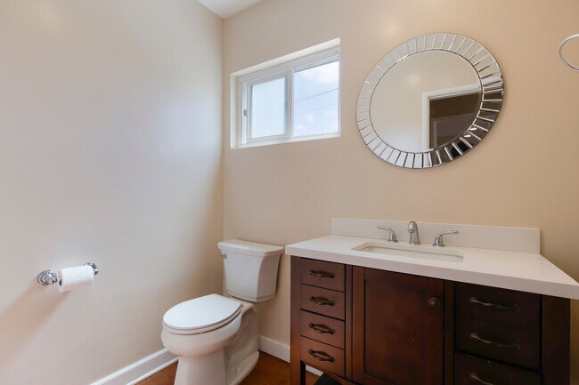 Powder room - 2516 Voorhees Ave