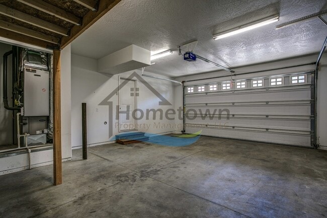 Building Photo - 3 Bedroom 2.5 Bathroom Custom Craftsman w/...
