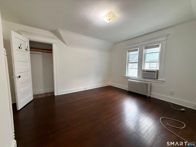 Building Photo - 123 Anson St