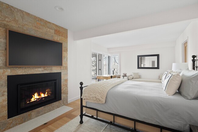 Building Photo - 18 Edgewood Ln