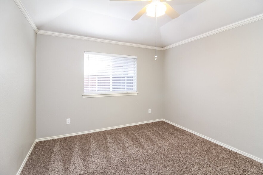 Building Photo - 317 N Fountain Gate Dr