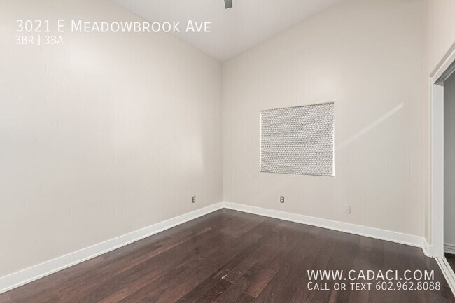Building Photo - 3021 E Meadowbrook Ave