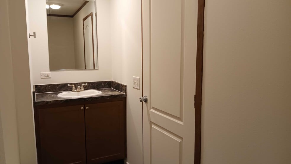 Building Photo - 49 Meggan Dr