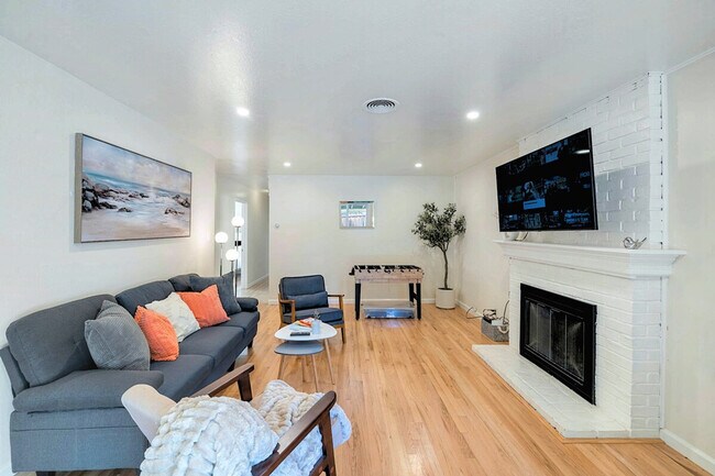 Building Photo - 919 Redbird Dr