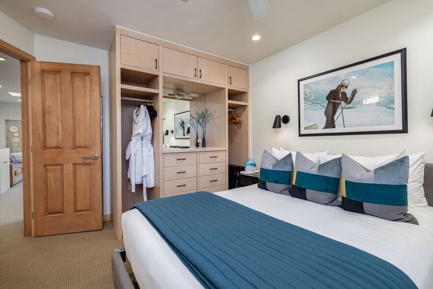 Building Photo - 835 E Durant Ave