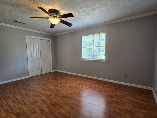 Building Photo - 230 Mighty Oak Ln