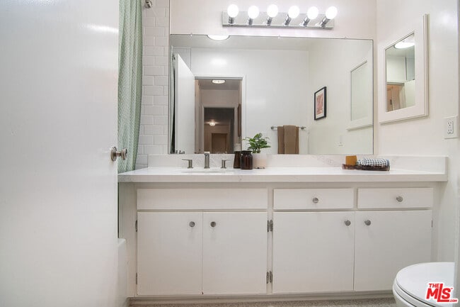 Building Photo - 8701 Delgany Ave