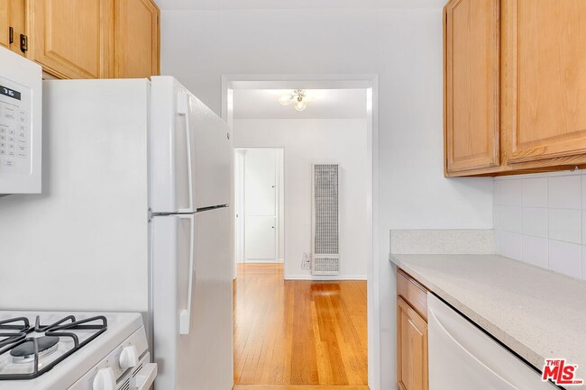 Building Photo - 2033 Euclid St