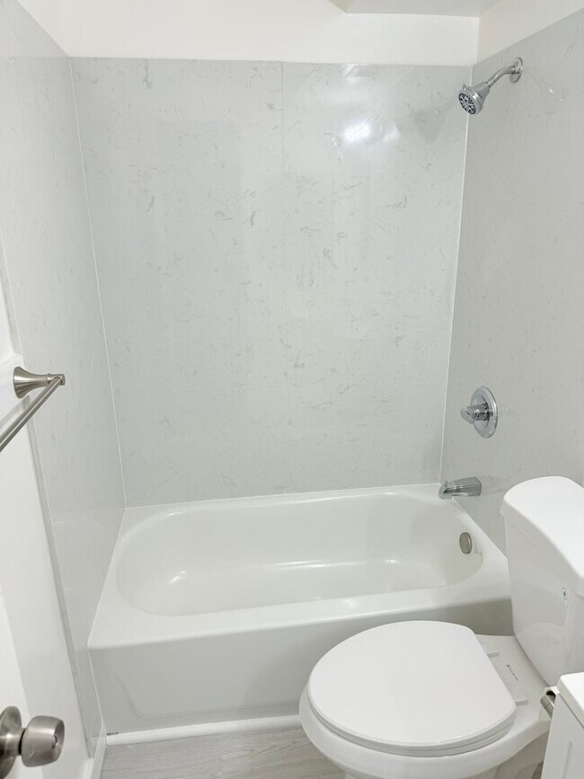 Building Photo - Sunset Lakeview - Fully renovated 3 bedroom, 2 bath with One open parking