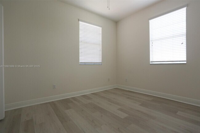 Building Photo - 1423 SW 147th Ave