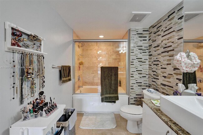 Building Photo - 19501 W Country Club Dr