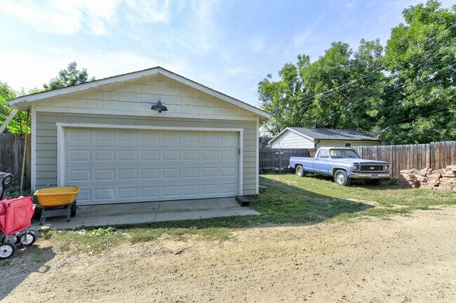 Building Photo - 303 E Chester St