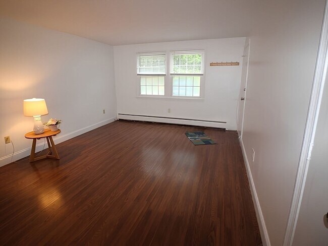 Building Photo - 180 Tyngsboro Rd