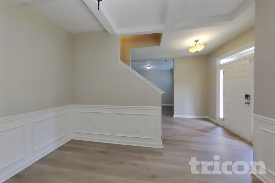Building Photo - 155 Hickory Hills Dr