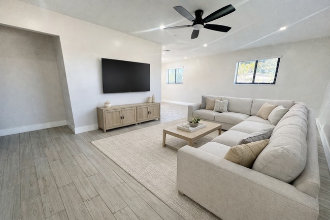 Building Photo - 412 SW 27th Terrace