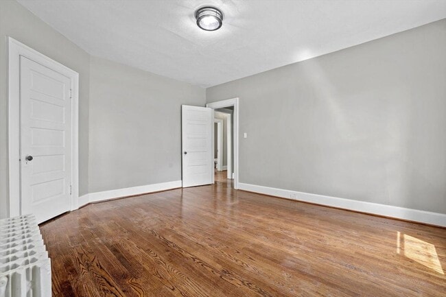 Building Photo - Updated 4 Bedroom Victorian on College Ave