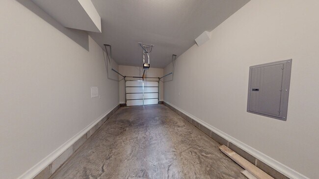 Building Photo - Spacious & Updated 3/2.5 Home Near Fort Ca...