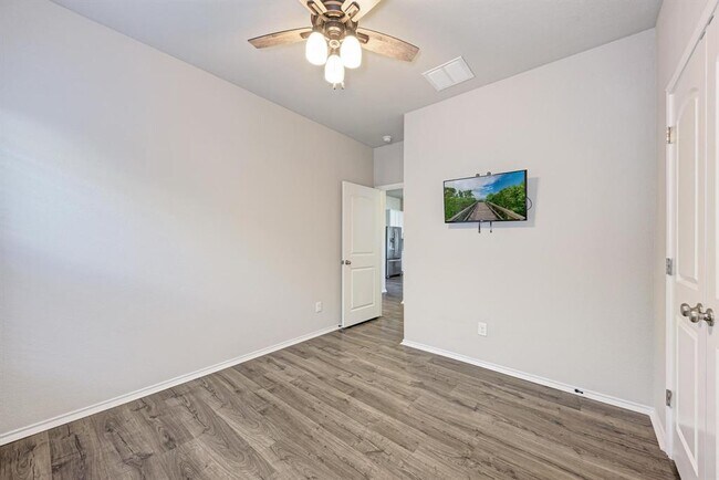 Building Photo - 136 Finley St