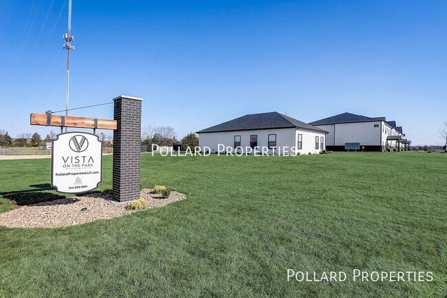 Building Photo - 819 Parkview Dr