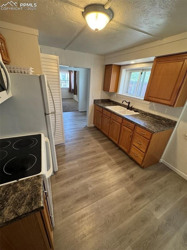 Building Photo - Centrally Located 1 Bedroom 1 Bathroom wit...