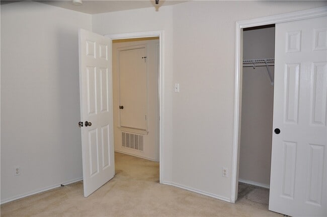 Building Photo - 127 Anderson St