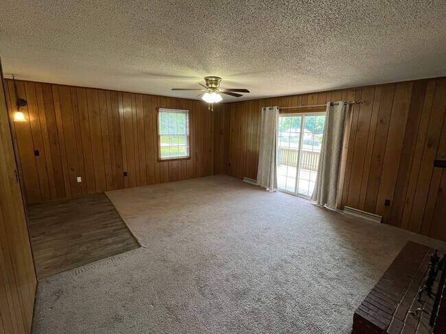 Building Photo - Spacious 4-Bedroom 3-Bathroom Brick Home in Arcadia Area