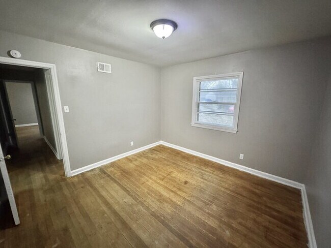 Building Photo - 3588 Hendricks Ave