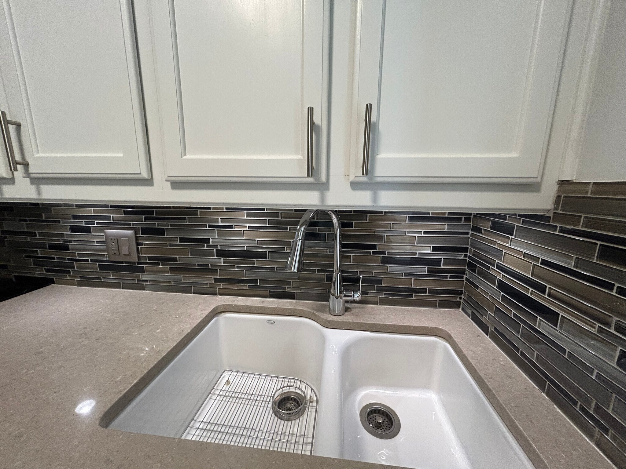 Building Photo - 1350 N Dearborn St