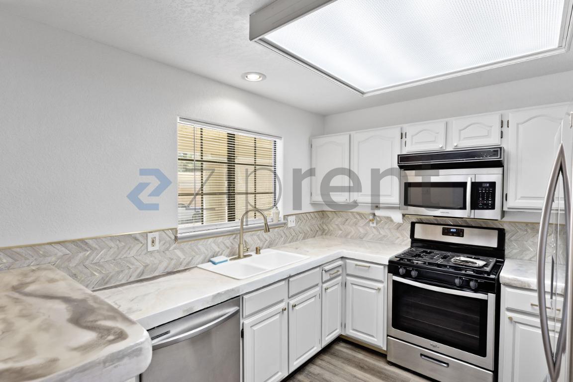 Building Photo - Unit 1022