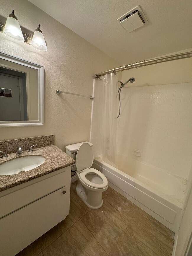 Building Photo - 17762 Paseo Cir