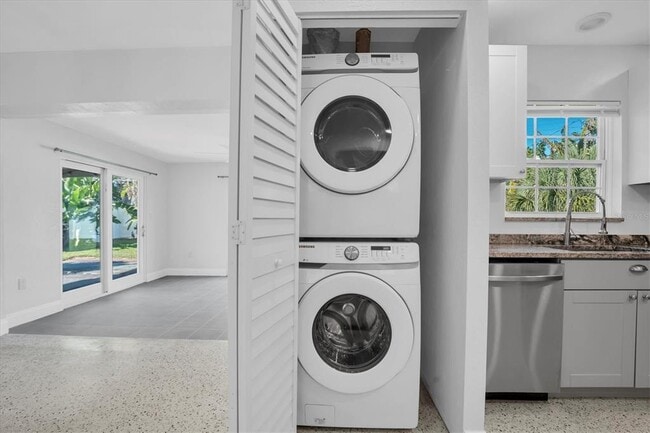 Building Photo - 765 56th Ave S