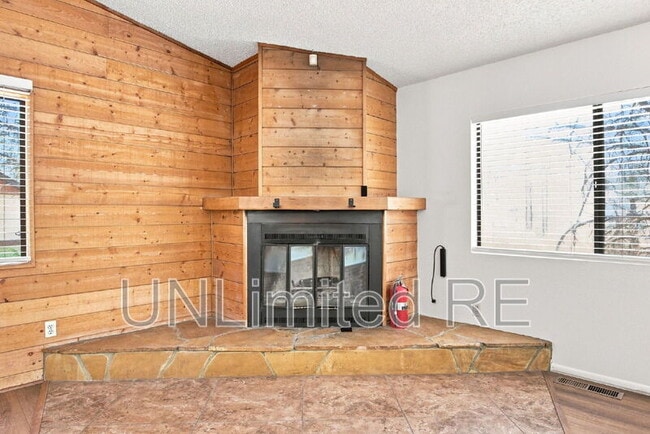 Building Photo - 1410 Inverrary Way