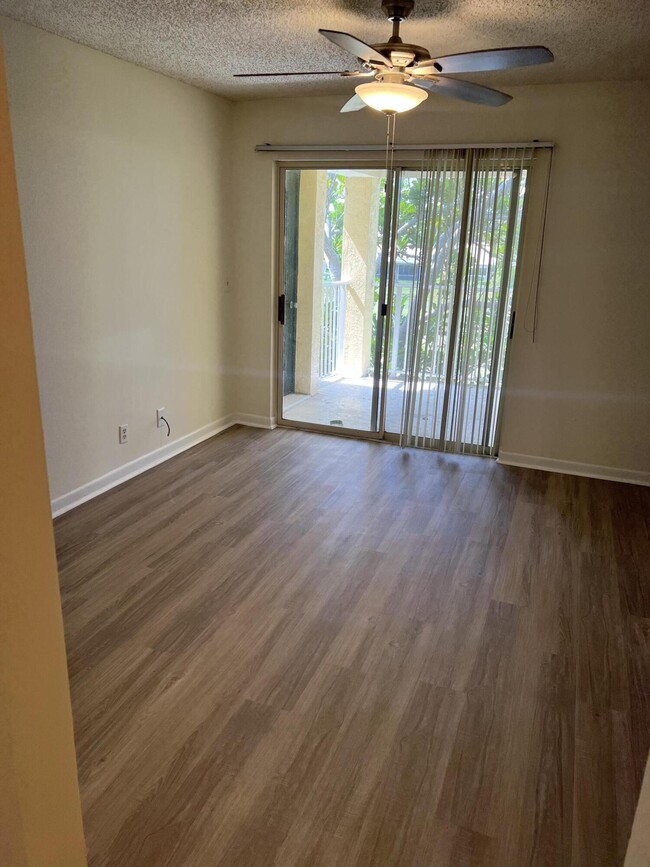 Building Photo - 6300 La Costa Dr