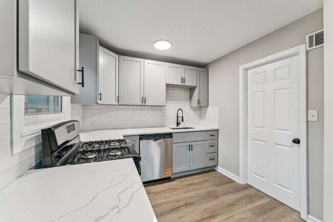 Building Photo - Beautifully renovated 5-bedroom, 2 full bath home ready for move-in!  1st month's rent is FREE!*