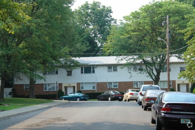 Building Photo - Hillside Court Apartments