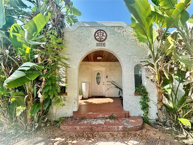 Building Photo - 2328 SW 17th St