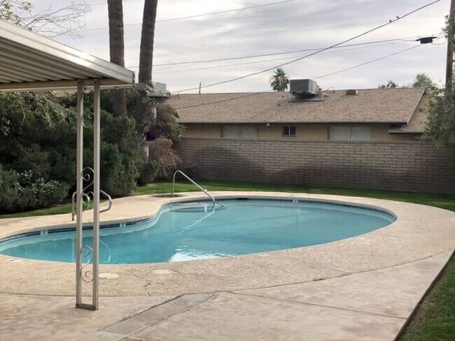 Building Photo - Remodeled 2 bedroom / 2 Full Bath