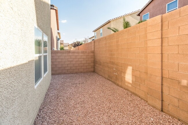 Building Photo - 7921 Point Oaks Ct